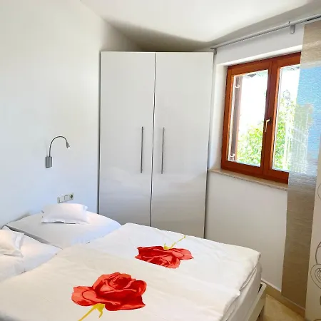 Giardino Laura Apartment